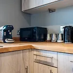 Appartement Views - Riverside Living - Sleeps 8 - Balcony *
