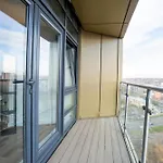 Views - Riverside Living - Sleeps 8 - Balcony Appartement