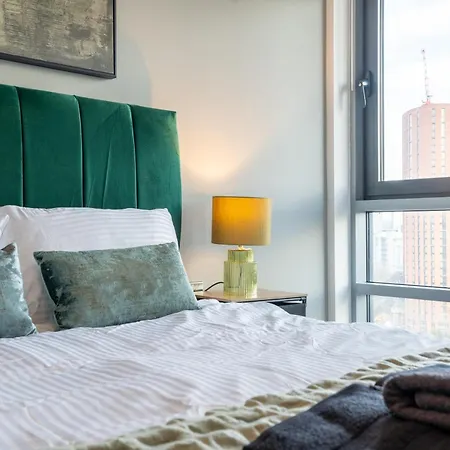 Views - Riverside Living - Sleeps 8 - Balcony