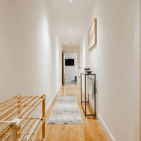 アパート Views - Riverside Living - Sleeps 8 - Balcony リーズ