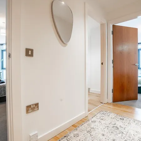 Views - Riverside Living - Sleeps 8 - Balcony *