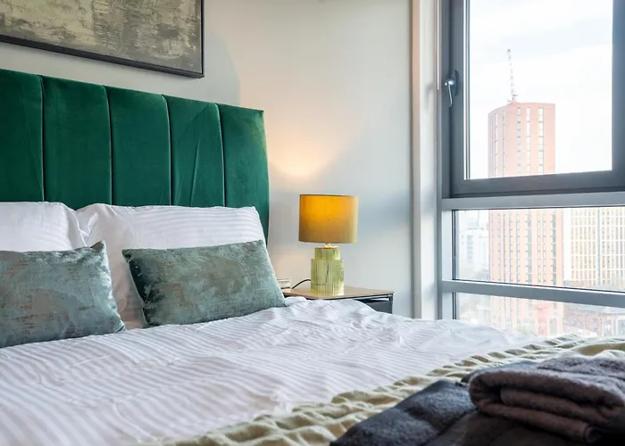 Views - Riverside Living - Sleeps 8 - Balcony