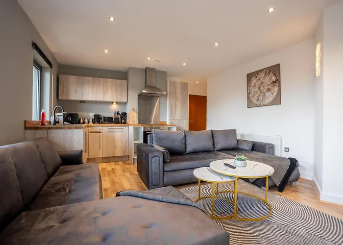 Views - Riverside Living - Sleeps 8 - Balcony Leeds (West Yorkshire)