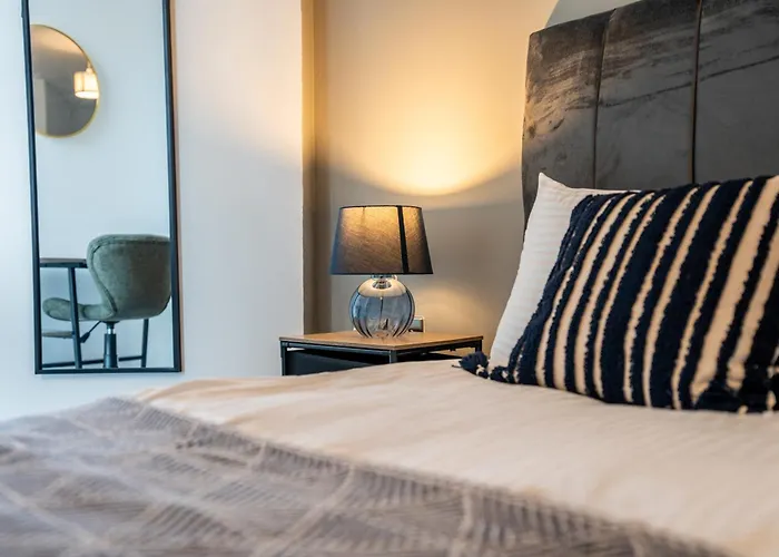 Views - Riverside Living - Sleeps 8 - Balcony * Leeds (West Yorkshire)