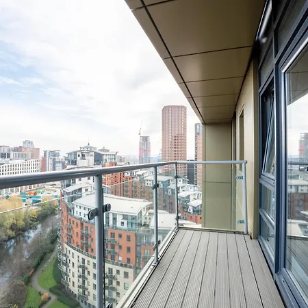 아파트 Views - Riverside Living - Sleeps 8 - Balcony *