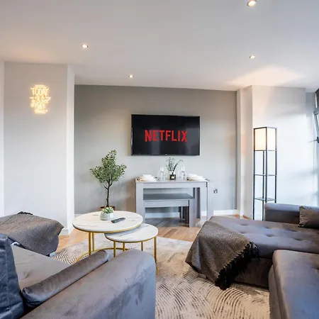 Views - Riverside Living - Sleeps 8 - Balcony Apartment Leeds (West Yorkshire)