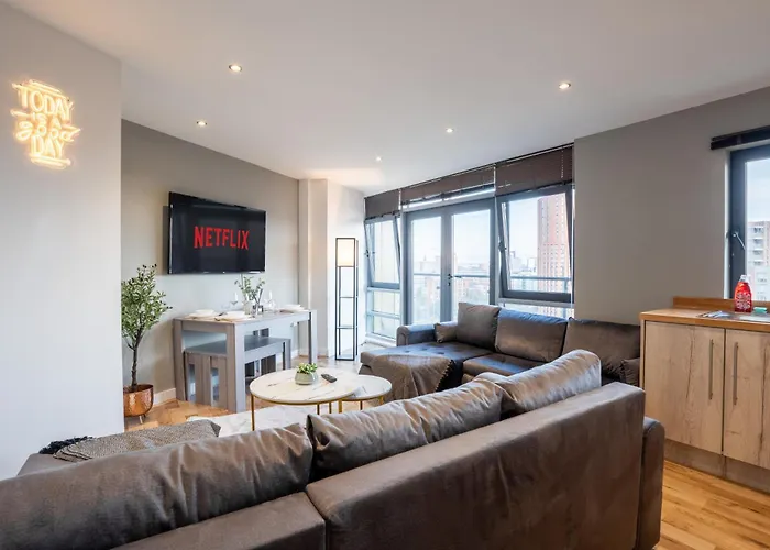 Apartment Views - Riverside Living - Sleeps 8 - Balcony *