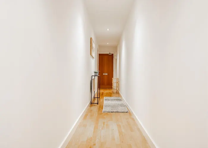 Apartment Views - Riverside Living - Sleeps 8 - Balcony