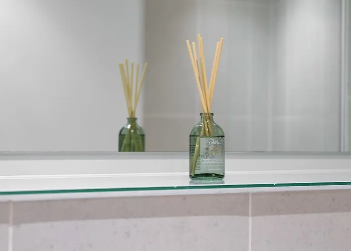 Views - Riverside Living - Sleeps 8 - Balcony *