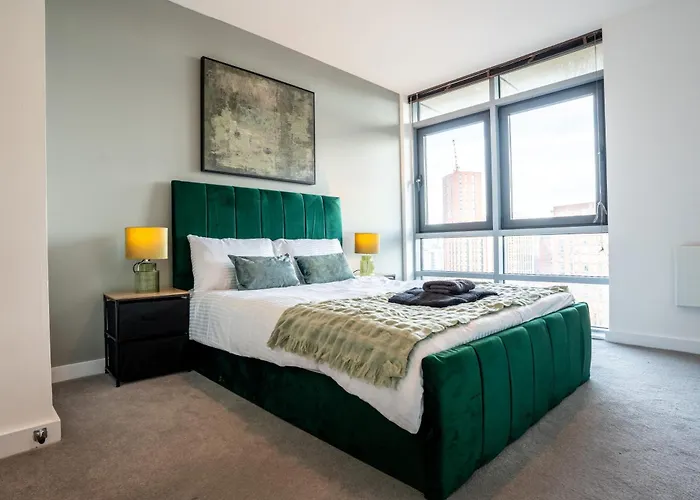 Views - Riverside Living - Sleeps 8 - Balcony Appartamento