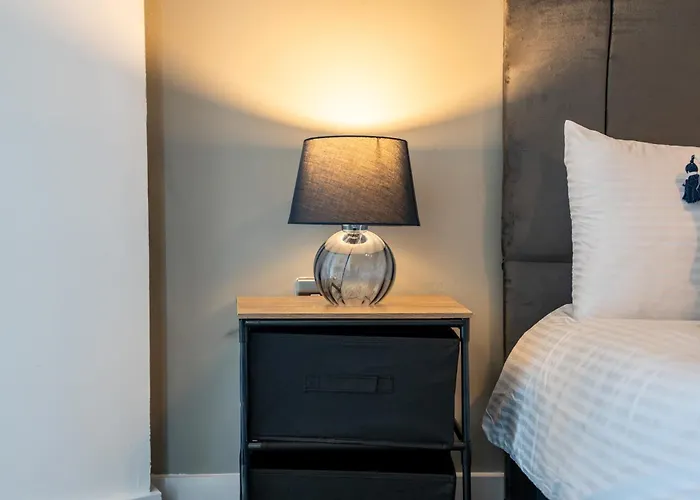 Views - Riverside Living - Sleeps 8 - Balcony Apartment